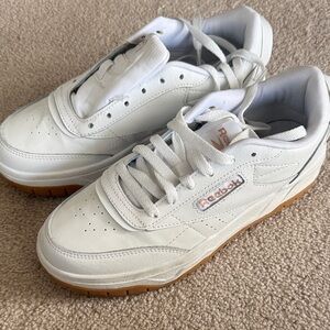 Reebok women’s White and Tan Sneakers size 8